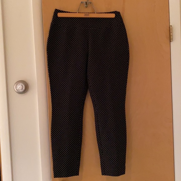 EUC CAbi black ankle cropped pant - Picture 2 of 7
